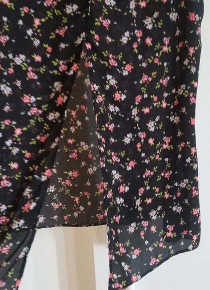 Express shear floral top - Picture 3 of 3